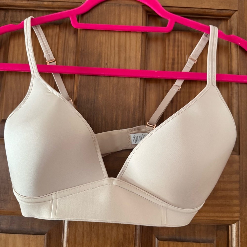 Aerie Real Me Wireless Bra Size 34C Light Beige Nude Comfort Convertible Straps
